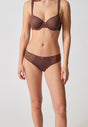 Vorderansicht von einem Damen-Model, das HU plum truffle mikrofaser Rio Slip trägt