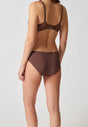 Rückansicht von einem Damen-Model, das HU plum truffle mikrofaser Rio Slip trägt