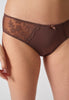 Nahaufnahme von einem Damen-Model, das HU plum truffle mikrofaser Rio Slip trägt