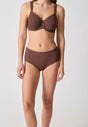Vorderansicht von einem Damen-Model, das HU plum truffle mikrofaser Maxi Slip trägt