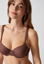 Nahaufnahme von einem Damen-Model, das HU plum truffle mikrofaser Schalen BH trägt
