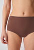 Nahaufnahme von einem Damen-Model, das HU plum truffle mikrofaser Maxi Slip trägt