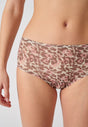 Nahaufnahme von einem Damen-Model, das HU panther mikrofaser Midi Slip trägt