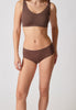 Vorderansicht von einem Damen-Model, das HU plum truffle mikrofaser Midi Slip trägt
