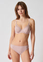 Vorderansicht von einem Damen-Model, das HU burnished lilac mikrofaser Bügel BH trägt