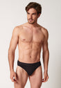 Vorderansicht von einem Herren-Model, das HU black baumwolle Slip Doppelpack trägt