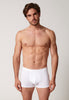 Vorderansicht von einem Herren-Model, das HU white baumwolle Pants Doppelpack trägt