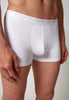 Nahaufnahme von einem Herren-Model, das HU white baumwolle Pants Doppelpack trägt