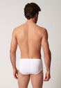 Rückansicht von einem Herren-Model, das HU white baumwolle Slip mit Eingriff Doppelpack trägt