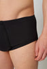 Nahaufnahme von einem Herren-Model, das HU black baumwolle Slip mit Eingriff Doppelpack trägt