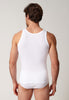 Rückansicht von einem Herren-Model, das HU white baumwolle Tanktop Doppelpack trägt