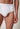 Nahaufnahme von einem Herren-Model, das HU white baumwolle Slip mit Eingriff Doppelpack trägt
