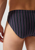 Nahaufnahme von einem Herren-Model, das HU black stripes selection baumwolle Slip Doppelpack trägt