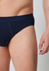 Nahaufnahme von einem Herren-Model, das HU dress blue baumwolle Slip Doppelpack trägt