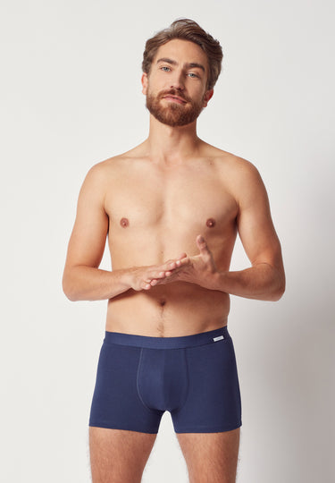 Vorderansicht von einem Herren-Model, das HU navy baumwolle Pants Doppelpack trägt