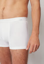 Nahaufnahme von einem Herren-Model, das HU white baumwolle Pants Doppelpack trägt