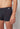 Nahaufnahme von einem Herren-Model, das HU black baumwolle Pants Doppelpack trägt