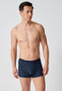 Vorderansicht von einem Herren-Model, das HU blue pinstripe selection baumwolle Pants Doppelpack trägt