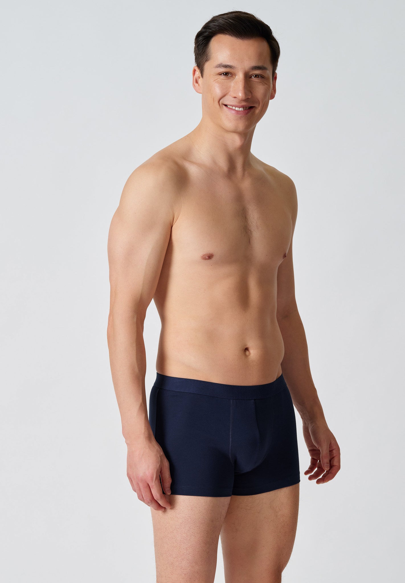 Vorderansicht von einem Herren-Model, das HU dress blue baumwolle Pants Doppelpack trägt