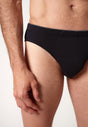 Nahaufnahme von einem Herren-Model, das HU black baumwolle Slip 3er Pack trägt