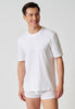 Vorderansicht von einem Herren-Model, das HU white baumwolle Shirt kurzarm trägt