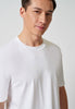 Nahaufnahme von einem Herren-Model, das HU white baumwolle Shirt kurzarm trägt