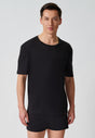 Vorderansicht von einem Herren-Model, das HU black baumwolle Shirt kurzarm trägt