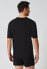 Rückansicht von einem Herren-Model, das HU black baumwolle Shirt kurzarm trägt