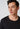 Nahaufnahme von einem Herren-Model, das HU black baumwolle Shirt kurzarm trägt