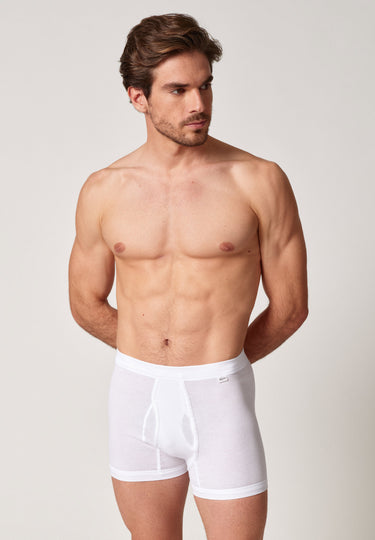 Vorderansicht von einem Herren-Model, das HU white baumwolle Pants mit Eingriff trägt