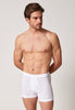 Vorderansicht von einem Herren-Model, das HU white baumwolle Pants mit Eingriff trägt