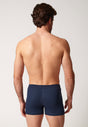 Rückansicht von einem Herren-Model, das HU navy baumwolle Pants mit Eingriff trägt