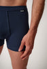 Nahaufnahme von einem Herren-Model, das HU navy baumwolle Pants mit Eingriff trägt