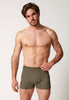 Vorderansicht von einem Herren-Model, das HU military baumwolle Pants mit Eingriff trägt