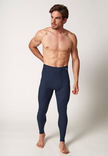 Vorderansicht von einem Herren-Model, das HU navy baumwolle Pants lang mit Eingriff trägt