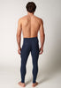 Rückansicht von einem Herren-Model, das HU navy baumwolle Pants lang mit Eingriff trägt
