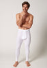 Vorderansicht von einem Herren-Model, das HU white baumwolle Pants lang mit Eingriff trägt