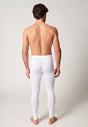 Rückansicht von einem Herren-Model, das HU white baumwolle Pants lang mit Eingriff trägt
