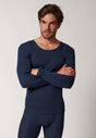 Vorderansicht von einem Herren-Model, das HU navy baumwolle Shirt langarm trägt