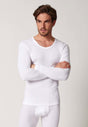 Vorderansicht von einem Herren-Model, das HU white baumwolle Shirt langarm trägt