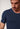 Nahaufnahme von einem Herren-Model, das HU navy baumwolle Shirt kurzarm trägt