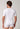 Rückansicht von einem Herren-Model, das HU white baumwolle Shirt kurzarm trägt