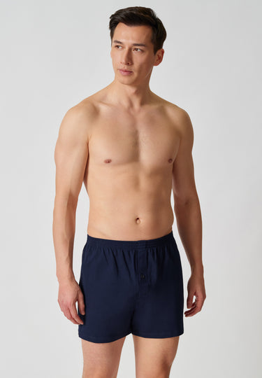 Vorderansicht von einem Herren-Model, das HU dress blue baumwolle Boxershorts trägt
