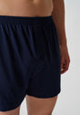 Nahaufnahme von einem Herren-Model, das HU dress blue baumwolle Boxershorts trägt