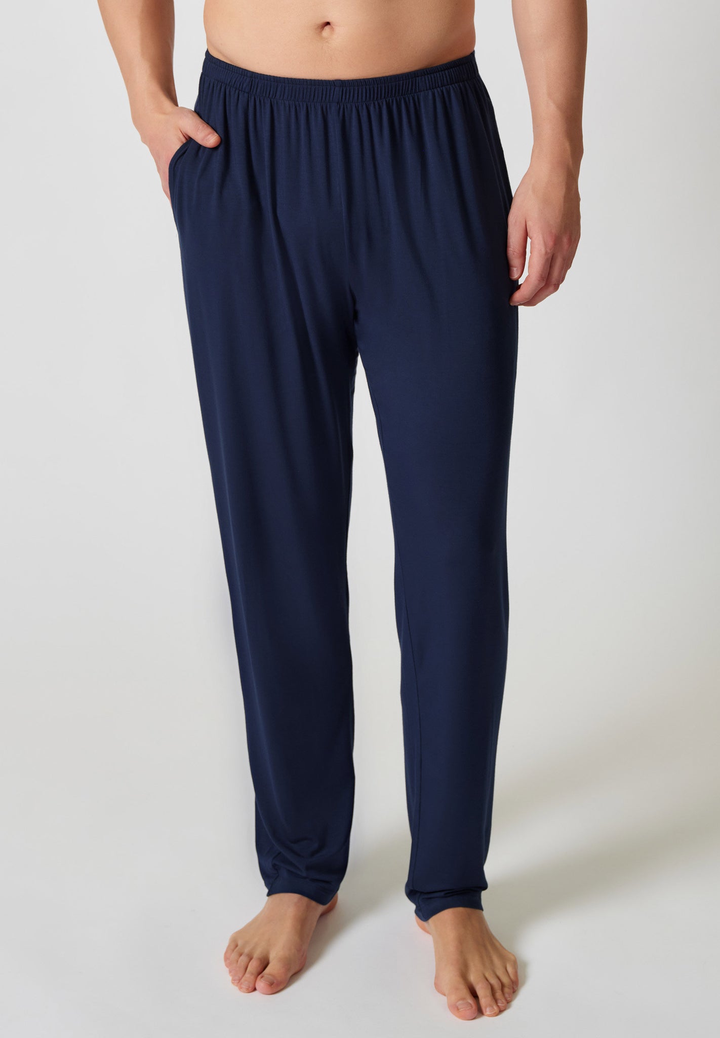 Vorderansicht von einem Herren-Model, das HU dress blue baumwolle Hose lang trägt