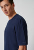 Nahaufnahme von einem Herren-Model, das HU dress blue baumwolle Shirt kurzarm trägt