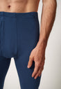 Nahaufnahme von einem Herren-Model, das HU navy baumwolle Pants lang mit Eingriff trägt