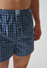 Nahaufnahme von einem Herren-Model, das HU skyhigh check baumwolle Boxershorts trägt