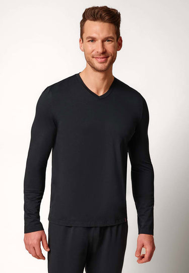 Vorderansicht von einem Herren-Model, das HU black baumwolle Shirt langarm trägt