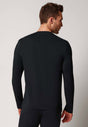 Rückansicht von einem Herren-Model, das HU black baumwolle Shirt langarm trägt
